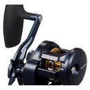 Carretilha Daiwa Saltiga 300 — Daiwa, vista lateral