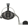 Carreto Daiwa Certate SW — corpo monocoque de alumínio com Magsealed e ATD Tough