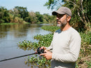 Carretilha Daiwa SS Air TW 8.5L em uso: pronto pro arremesso, polegar no carretel