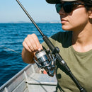 Molinete Shimano Stella FK em uso: ajustando o freio no topo do carretel
