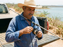 Molinete Shimano Sustain FJ em uso: ajustando o freio no topo do carretel