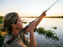 Vara Daiwa Steez C67MH-SV/ST em uso: conferindo os passadores contra a luz