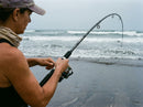 Vara Shimano Game Type Slow J B66-4 em uso: brigando com o peixe, vara arqueada