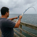 Vara Shimano Ocea Jigger em uso: arremesso com a vara carregada