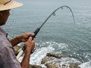 Vara Shimano Ocea Plugger Full Throttle em uso: arremesso com a vara carregada