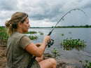 Vara Shimano Ocea Plugger Limited em uso: brigando com o peixe, vara arqueada